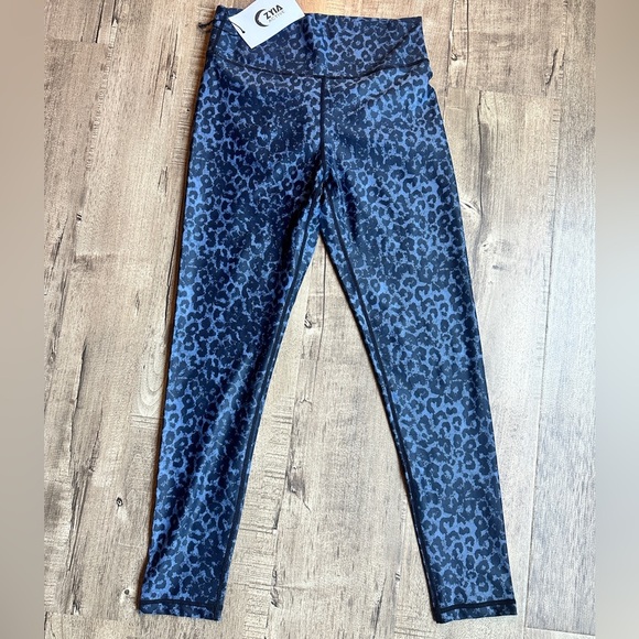 ZYIA Pants - Zyia Stone Leopard Scrunchy Light and Luxe Leggings Women’s Size 6/8 NWOT